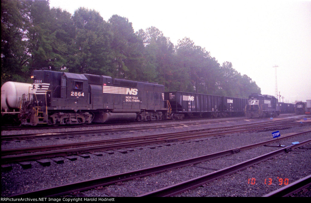 NS 2864 switches the yard as NS 2621 sits nearby